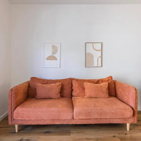 Апартаменти Soft Modern Flat With Pool & Gym By Lovelystay