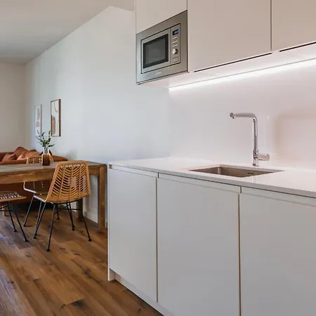 Soft Modern Flat With Pool & Gym By Lovelystay Лісабон