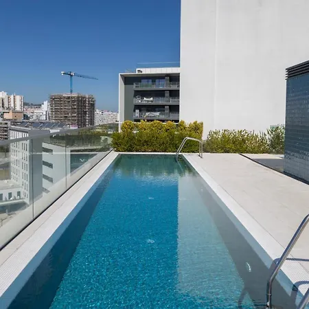 Soft Modern Flat With Pool & Gym By Lovelystay * Лісабон