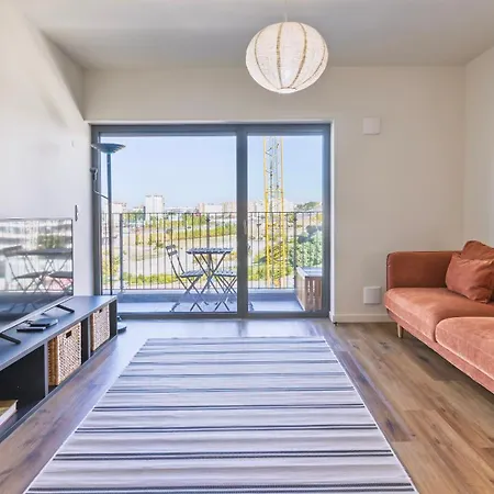 Soft Modern Flat With Pool & Gym By Lovelystay Appartement
