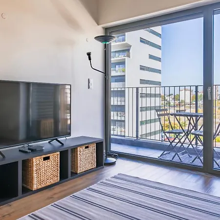 Soft Modern Flat With Pool & Gym By Lovelystay Appartement