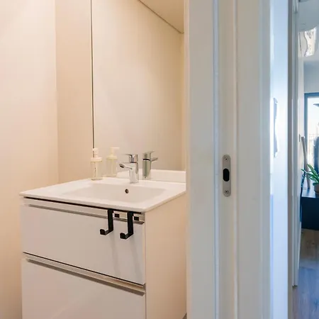 Appartement Soft Modern Flat With Pool & Gym By Lovelystay