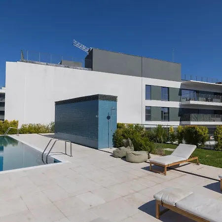 Soft Modern Flat With Pool & Gym By Lovelystay Lisboa